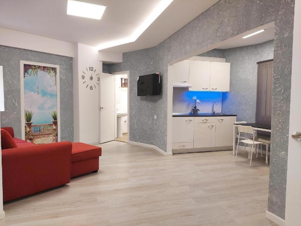 Fantastic 2 Bedrooms, Just 20 Meters From Ocean Playa de las Americas  Luaran gambar
