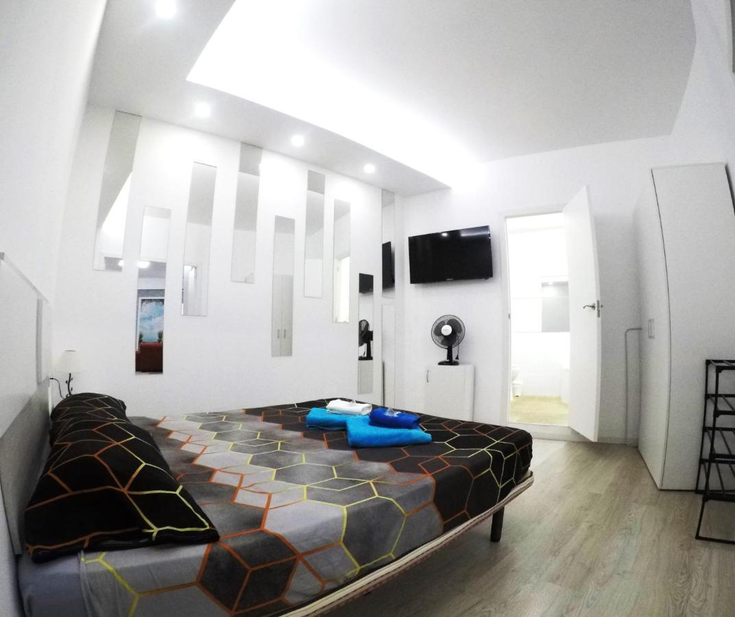 Fantastic 2 Bedrooms, Just 20 Meters From Ocean Playa de las Americas  Luaran gambar