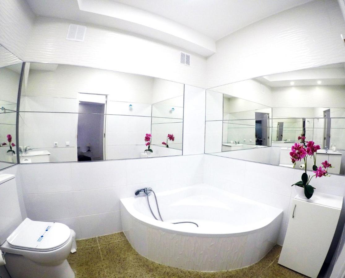 Fantastic 2 Bedrooms, Just 20 Meters From Ocean Playa de las Americas  Luaran gambar