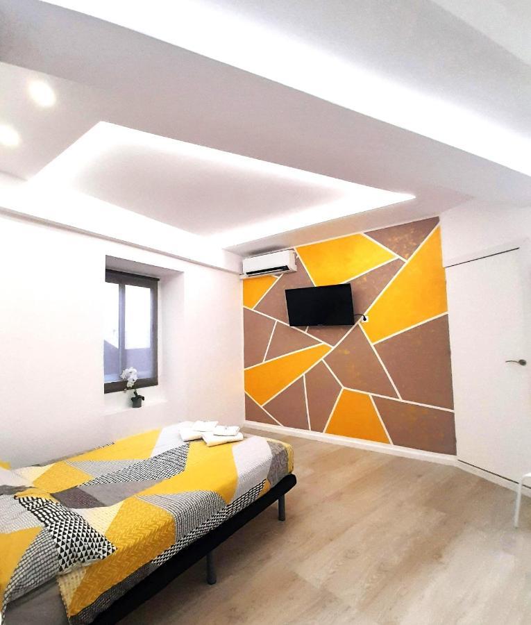 Fantastic 2 Bedrooms, Just 20 Meters From Ocean Playa de las Americas  Luaran gambar