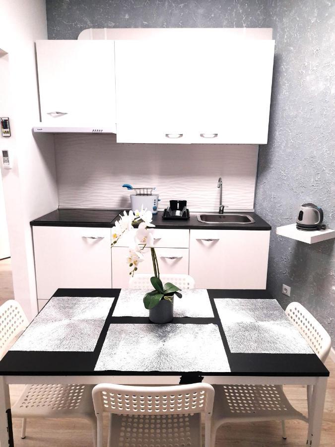 Fantastic 2 Bedrooms, Just 20 Meters From Ocean Playa de las Americas  Luaran gambar